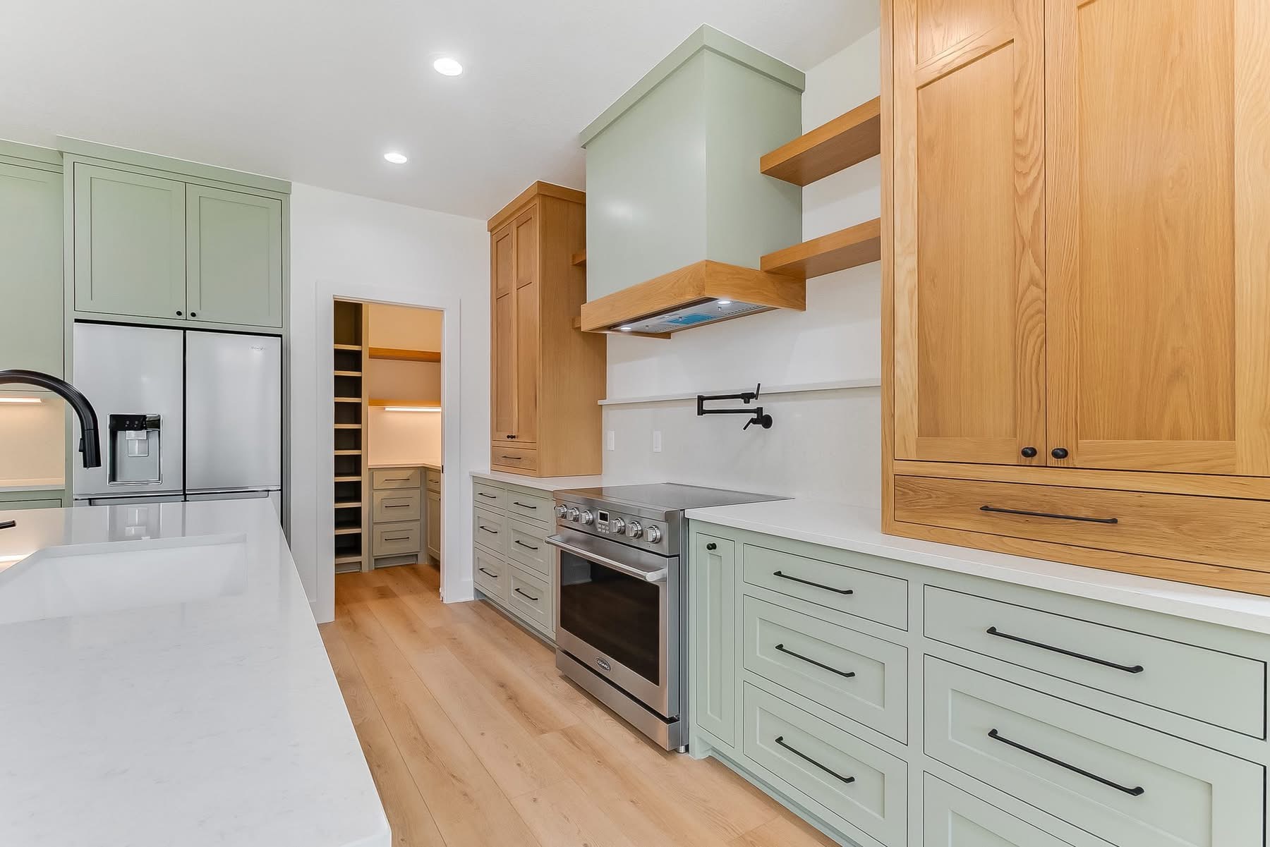 Contemporary kitchen with mixed materials